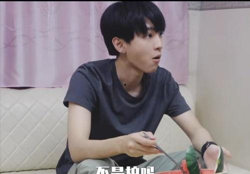 王俊凯遇见吃瓜的人视频,温馨瞬间引网友热议